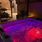 Tour Du Xviiie Siecle, 1 Chambre, Cinema & Jacuzzi 펜션 *