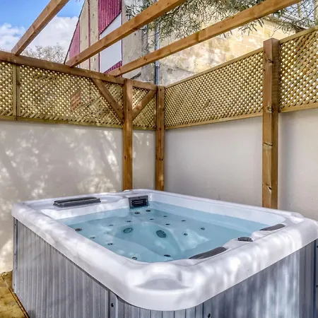 Сasa de vacaciones Tour Du Xviiie Siècle, 1 Chambre, Cinéma&jacuzzi