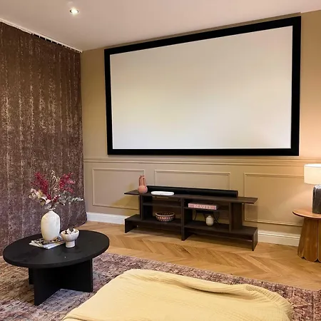 Сasa de vacaciones Tour Du Xviiie Siècle, 1 Chambre, Cinéma&jacuzzi Villenave-dʼOrnon