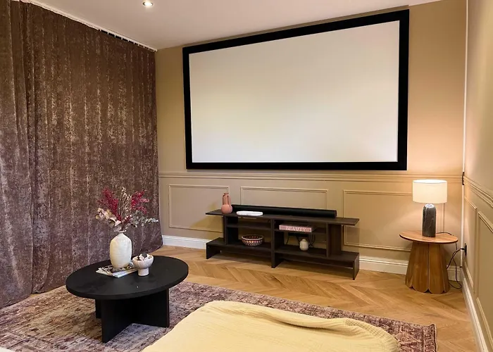 Сasa de vacaciones Tour Du Xviiie Siècle, 1 Chambre, Cinéma&jacuzzi Villenave-dʼOrnon
