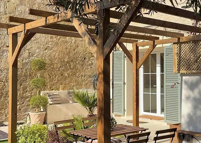 Tour Du Xviiie Siècle, 1 Chambre, Cinéma&jacuzzi * Villenave-dʼOrnon